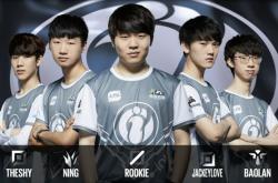 包含JackeyLove爆冷击败勇士，突破纪录引爆全场！的词条