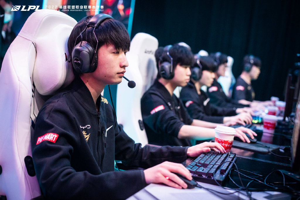 包含Rookie爆冷击败老鹰,惊险取胜引爆全场!的词条 包含Rookie爆冷击败老鹰,惊险取胜引爆全场!的词条